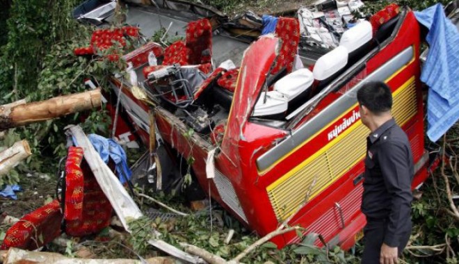 Accident GROAZNIC în Thailanda. 15 MORȚI, dintre care 13 COPII - page22251002030699780174300-1393589614.jpg