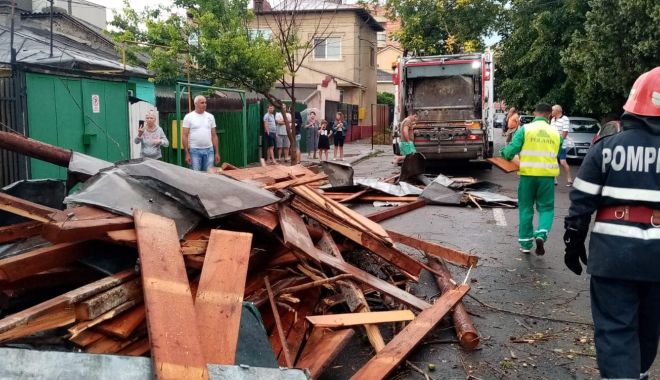 Pagube după vijelie. Mașini avariate și sancțiuni la ISU Dobrogea. Ce transmite Primăria Constanța - pagubedupavijelie-1564945531.jpg