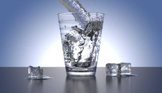 Localitatea Medgidia, fără apă la robinete! Consumatorii, sfătuiţi să-şi asigure necesarul - paharcuaparecesicuburidegheata-1678960176.jpg
