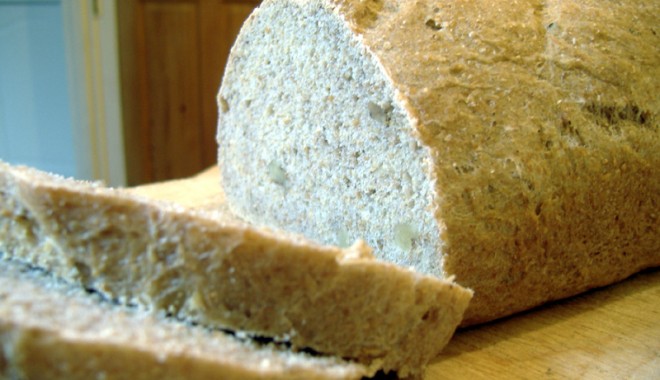 Peste 50%  din pâinea românească  are E-uri - paine-1317658015.jpg