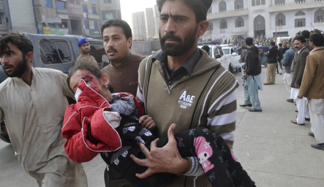 Atentat terorist în Pakistan.  123 de persoane au murit - pakistan-1498391609.jpg