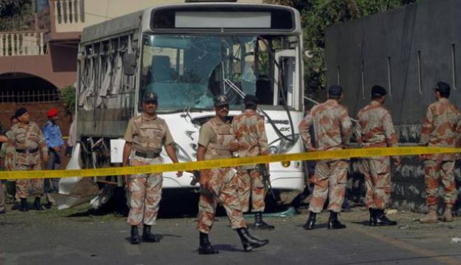 ATAC asupra unei școli cu sute de elevi: Cel puțin 20 de morți - pakistancelputin13mortiinurmaunu-1418724461.jpg