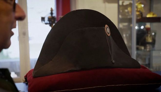 O pălărie purtată de Napoleon Bonaparte vândută la licitație pentru o sumă record