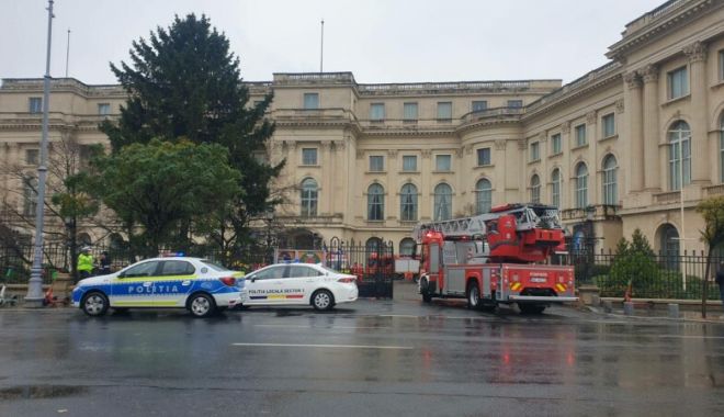 Incendiu la Palatul Regal: 150 de persoane au fost evacuate - palat-1668951878.jpg
