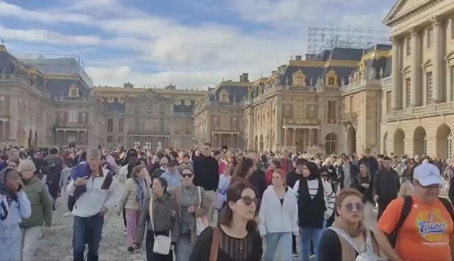 Franţa, în alertă maximă / Palatul Versailles a fost evacuat din cauza unei posibile bombe