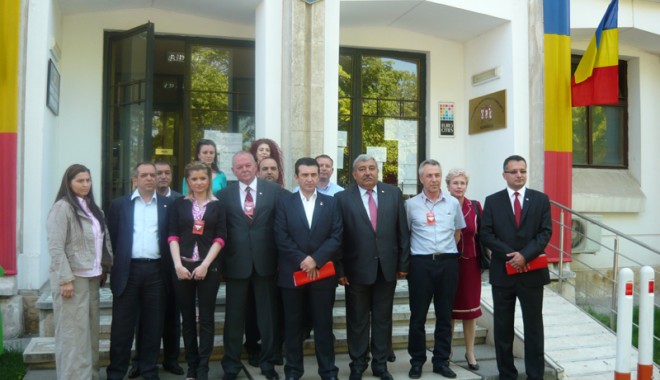 Fostul prefect Claudiu Iorga Palaz țintește Primăria Constanța - palazdepunerecandidatura-1335890298.jpg