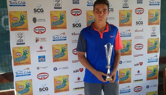 Tenis: Constănțeanul Ștefan Paloși, câștigătorul probei de dublu la Dr. Oetker Argeș Cup - palosi-1437731982.jpg