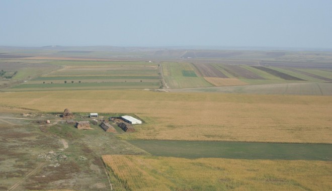 Proiectul cu privire la vânzarea condiționată a terenurilor către străini, respins de Bruxelles - pamantterenagriculturasc1-1381836188.jpg