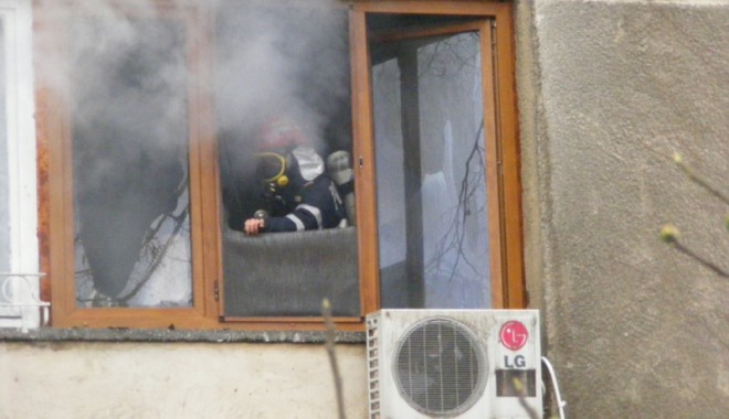 Panică într-un bloc din Mangalia.  Un apartament a ars - panicaapartamentars-1411737614.jpg