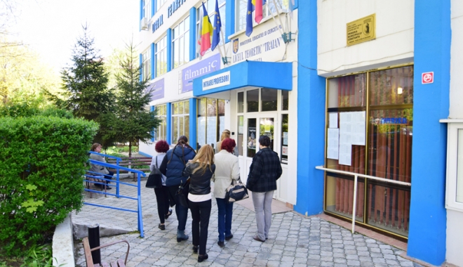 Panică în învățământ. Majorarea salariilor se face abia la anul - panicaininvatamant-1493825159.jpg