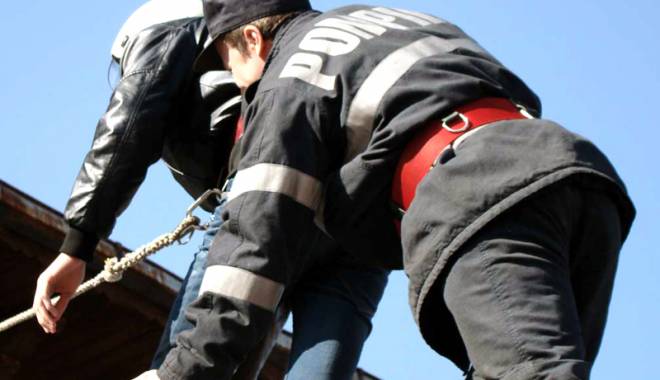Panică în Mangalia! Un bărbat amenința că se aruncă din…pom - panicainmangalia-1416152175.jpg