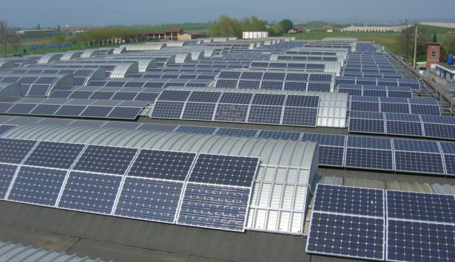 Dacia se face producător de energie solară - panou-1361468860.jpg
