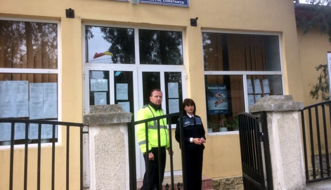 Polițiștii continuă campania de informare privind alegerile locale - pantelimon-1509026890.jpg