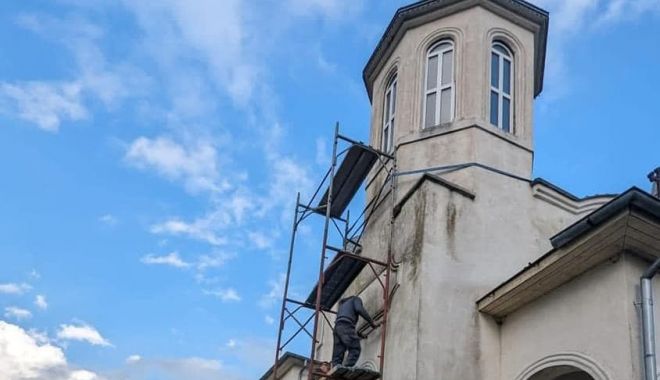 Primăria comunei Pantelimon renovează biserica din localitate