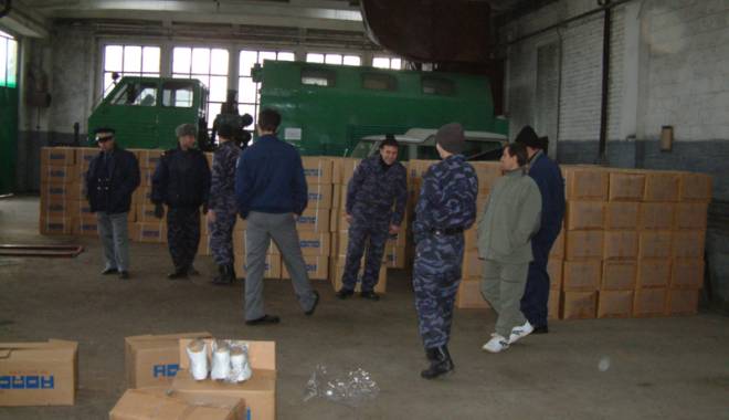 Pantofi contrafăcuți, găsiți într-un container în Portul Constanța - pantoficontrafacuti-1429634686.jpg
