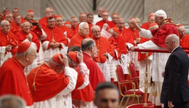 Vaticanul a hotărât. Conclavul pentru desemnarea viitorului papă începe marți - pap-1362816254.jpg