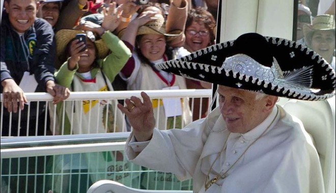 Papa Benedict,  cu sombrero mexican pe cap - papa-1332772222.jpg