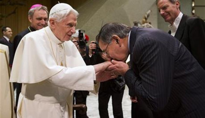 Șeful Pentagonului s-a întâlnit la Vatican cu papa Benedict al XVI-lea - papa-1358353484.jpg