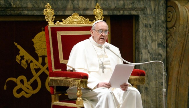 Papa Francisc instituie austeritatea - papa-1363959121.jpg