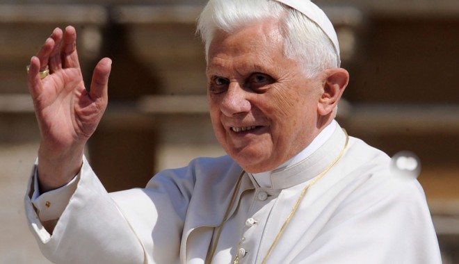 Victimele abuzurilor sexuale îi cer Papei Francisc să nu îl canonizeze pe Ioan Paul al II-lea - papa-1374856835.jpg