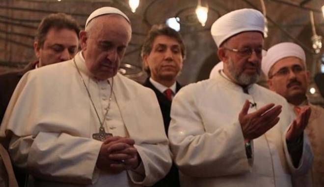 Papa Francisc s-a recules în Moscheea albastră din Istanbul - papa-1417262213.jpg