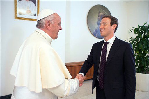 Papa Francisc l-a primit pe Mark Zuckerberg pentru a discuta despre ajutarea celor săraci - papa-1472489639.jpg