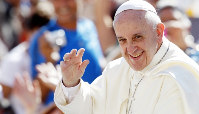 Papa Francisc își începe vizita  de două zile 
