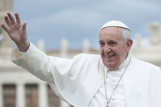 Vizita Papei Francisc în România va fi marcată de Banca Națională. BNR pune în circulație monede din aur - papa-1558627099.jpg