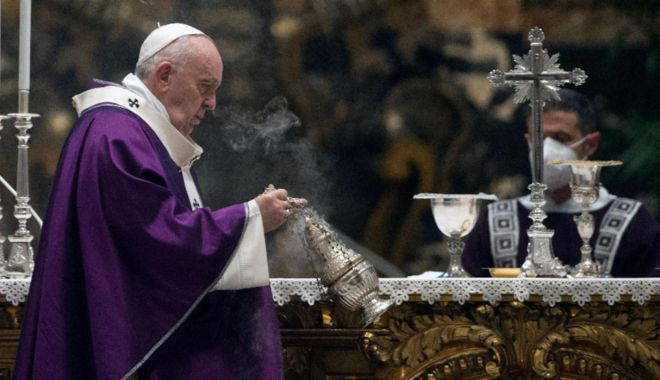 Papa Francisc critică indiferența societății în discursul pe care l-a susținut cu ocazia Bobotezei - papa-1641486979.jpg