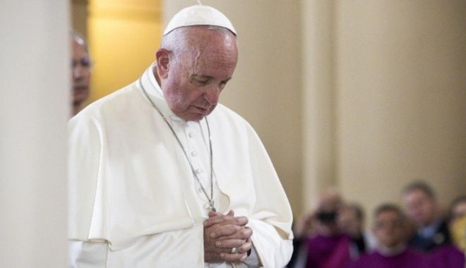 Papa Francisc, mesaj sumbru: „Astăzi trăim un război mondial. Să ne oprim, vă rog!”
