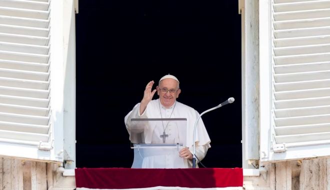 Prima apariție a Papei Francisc după operație. A rostit rugăciunea ‘Angelus’ în fața miilor de pelerini