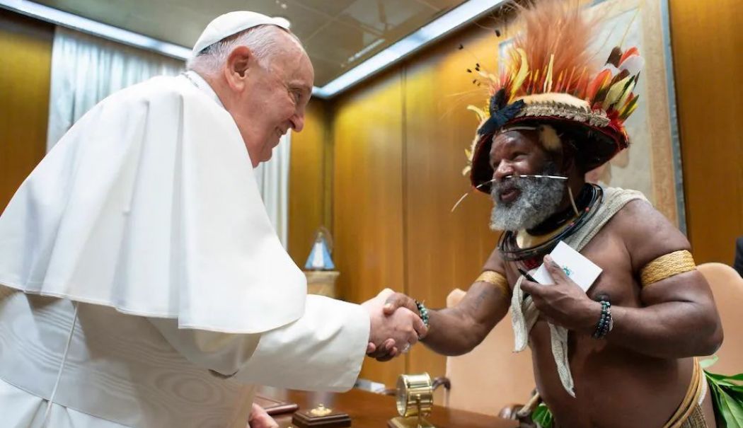 Papa Francisc s-a întâlnit cu misionari într-o regiune izolată din Papua Noua Guinee - papa-1725810933.jpg