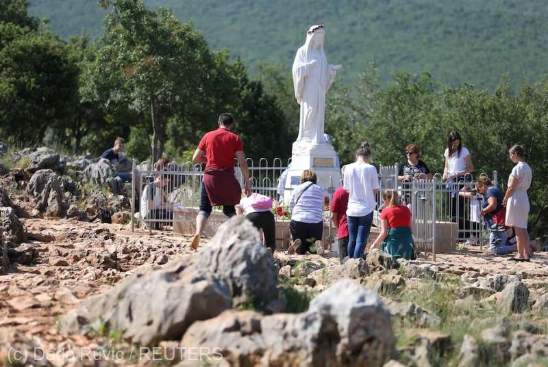 Papa Francisc a aprobat un nou loc de rugăciune la Medjugorje, în Bosnia - papa-a-aprobat-un-loc-de-rugaciu-1726752349.jpg
