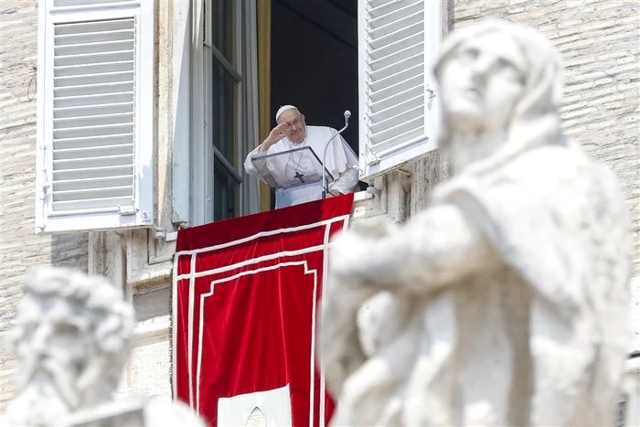 Papa Francisc îi încurajează pe politicieni 'să se oprească şi să negocieze' pacea în Ucraina şi Orientul Mijlociu