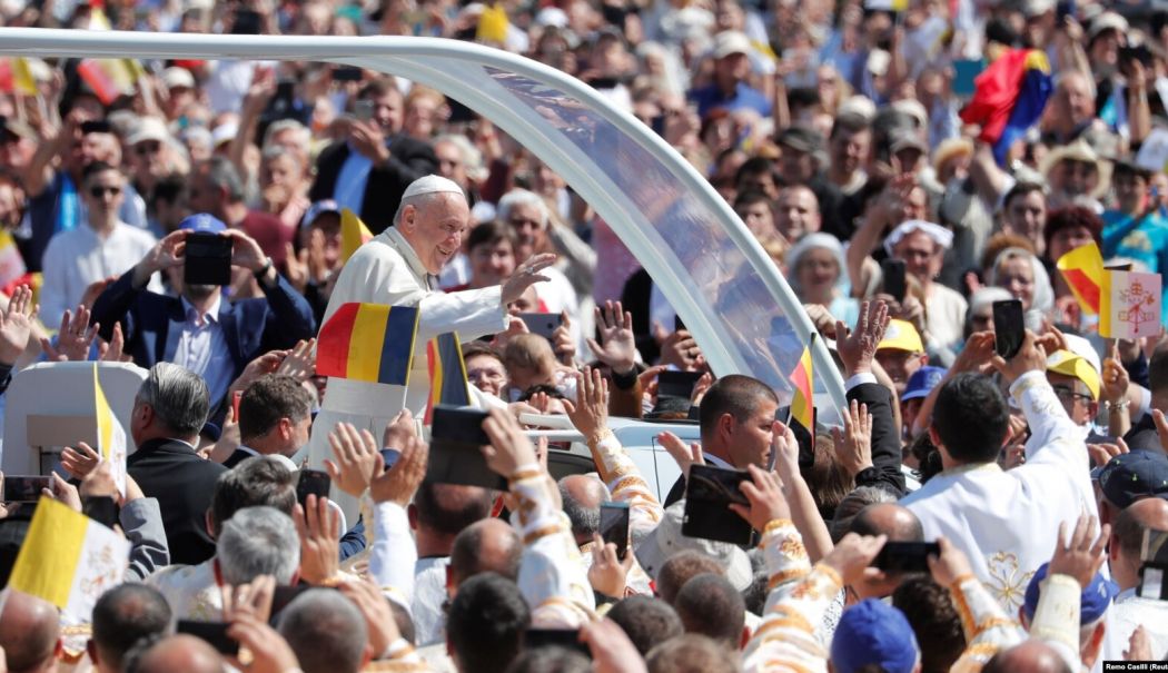 Val de reacții din România la vestea morții Papei Francisc. „Un prieten apropiat al poporului român” - papa-francisc-romania-1745228271.jpg
