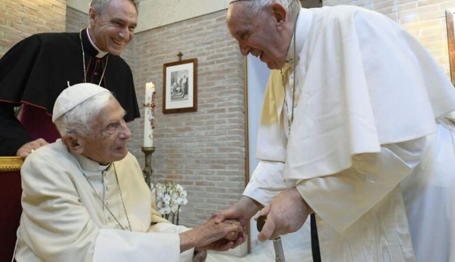 Informația zilei despre fostul papă Benedict al XVI-lea - papabenedictsipapafrancisc770x54-1672400329.jpg