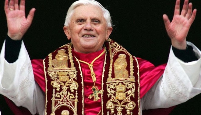 Papa Benedict al XVI-lea se întoarce la Vatican - papabenedictxvilea-1367476053.jpg