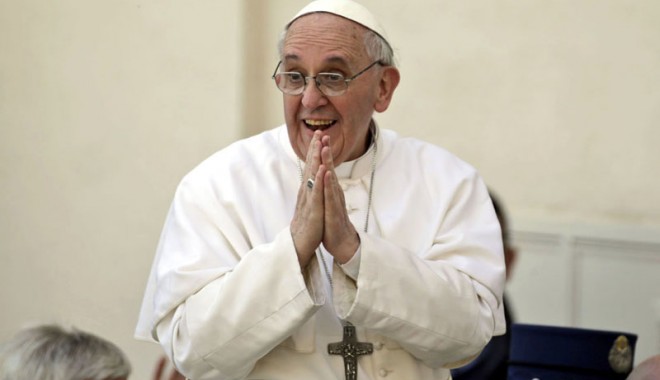 Papa Francisc le cere jandarmilor de la Vatican să lupte împotriva bârfelor - papafrancisc-1380551443.jpg