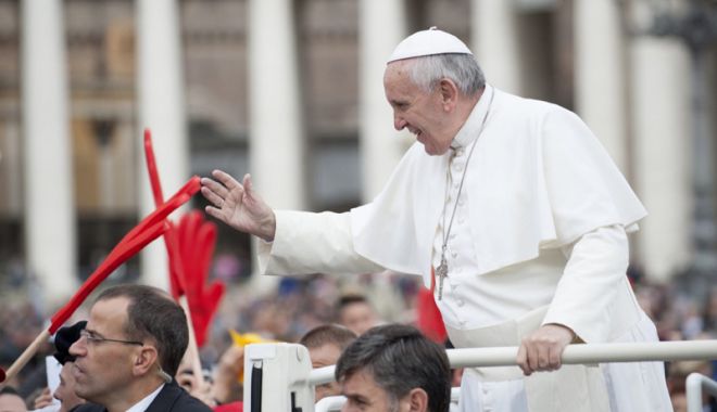 Papa Francisc s-a întâlnit la Dublin cu victime  ale abuzurilor preoților irlandezi - papafrancisc-1535376646.jpg