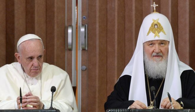 Papa Francisc a cerut să-l întâlnească pe Putin la Moscova, dar n-a primit un răspuns - papaputin-1651582860.jpg
