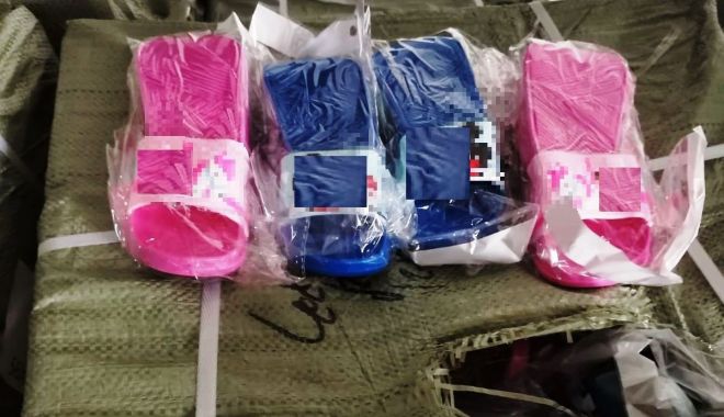 Papuci „de firmă”, veniţi din China şi confiscaţi la Constanţa - papucidefirma2-1608136257.jpg