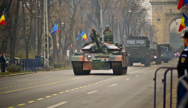 Peste 1.500 de militari participă, luni și miercuri, la pregătirile pentru parada de 1 Decembrie - parada-1353694958.jpg