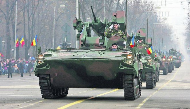 Peste 2000 de militari, 200 de vehicule și 35 de aeronave participă la Parada de Ziua Națională - parada-1385889855.jpg