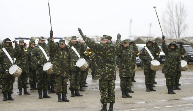 Pregătiri pentru parada de 1 Decembrie din Capitală. Pentru al doilea an consecutiv defilarea militarilor va avea loc în Piața Constituției - parada-1448793590.jpg
