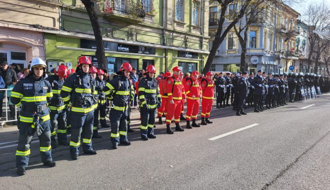 GALERIE FOTO Peste 1000 de constănțeni prezenți la parada militară de Ziua României