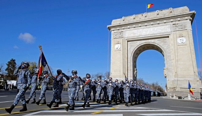 Parada militară de Ziua Naţională a României a început la Arcul de Triumf