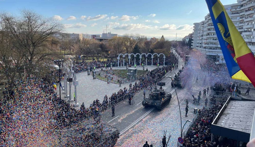A vrut să filmeze parada de 1 Decembrie cu drona, dar s-a ales cu o amendă “frumușică”