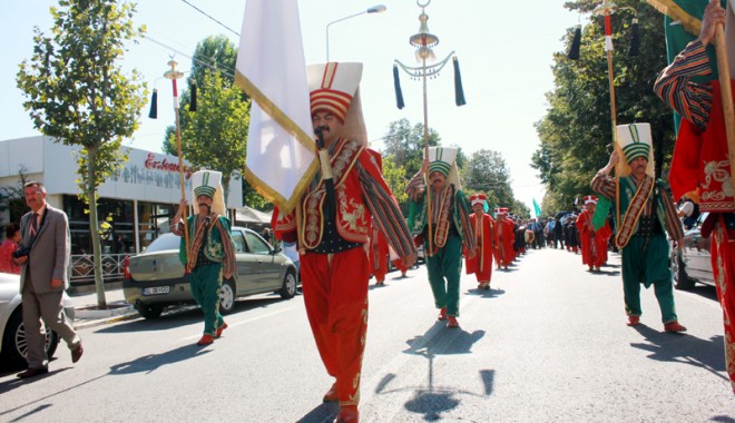 Paradă impresionantă  la ediția jubiliară  a Festivalului turco-tătarilor - paradaturcotatari19-1409241634.jpg