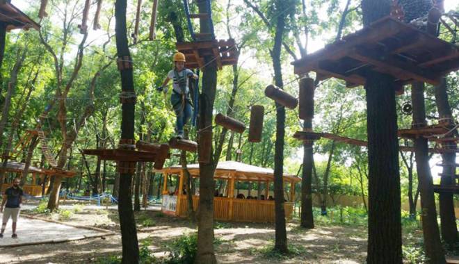 Distracție la Paradis Land din Neptun  și Aqua Land Eforie, pentru 36 de copii defavorizați - paradisland-1440781468.jpg