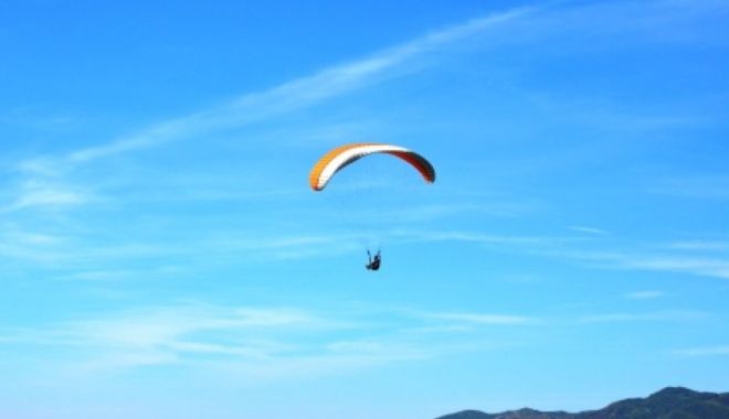 Bărbat rănit după ce a căzut cu parapanta - parapantaw4n0takmod1000x600-1682955630.jpg